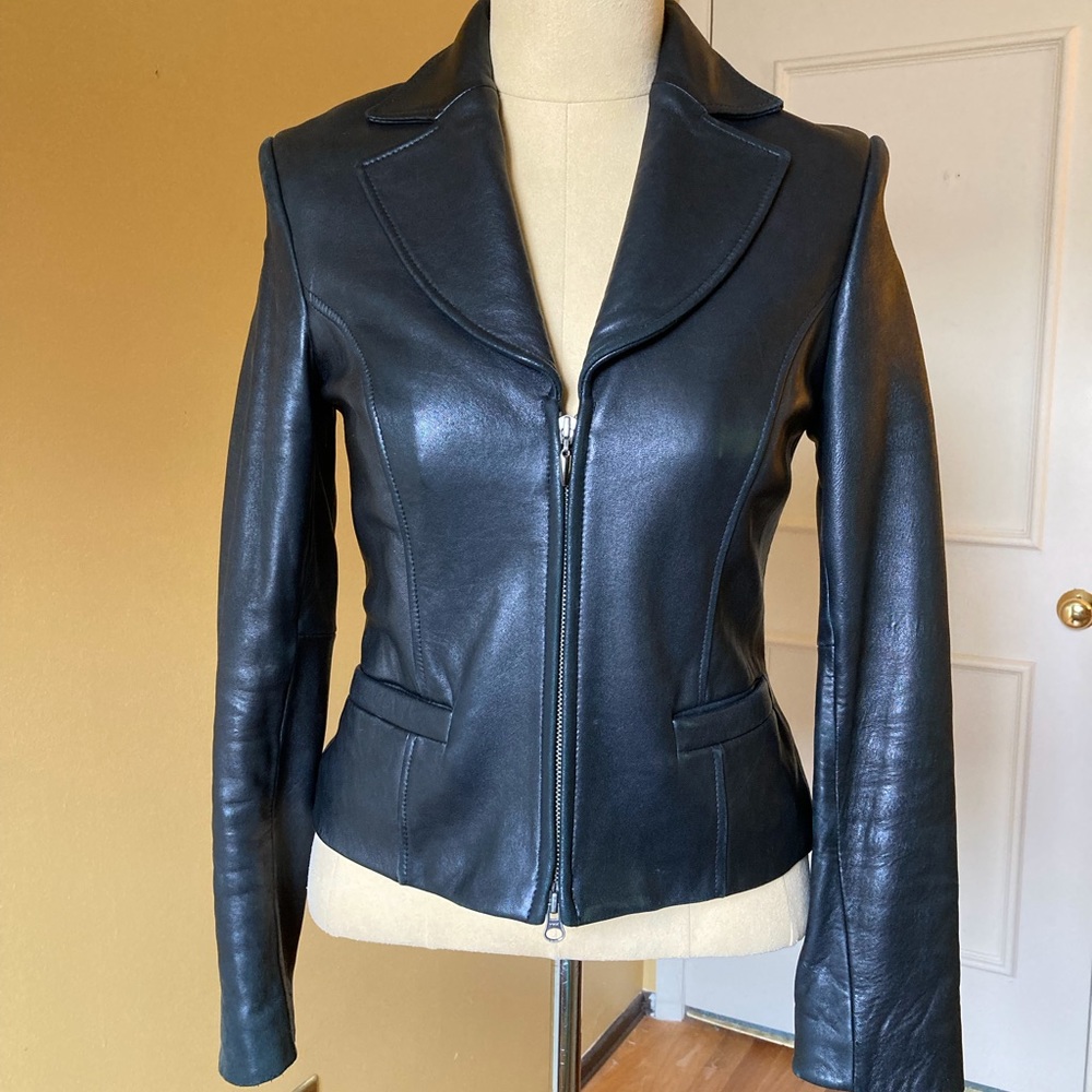 Nordstrom Classiques Entier women’s like new black leather jacket, size 4